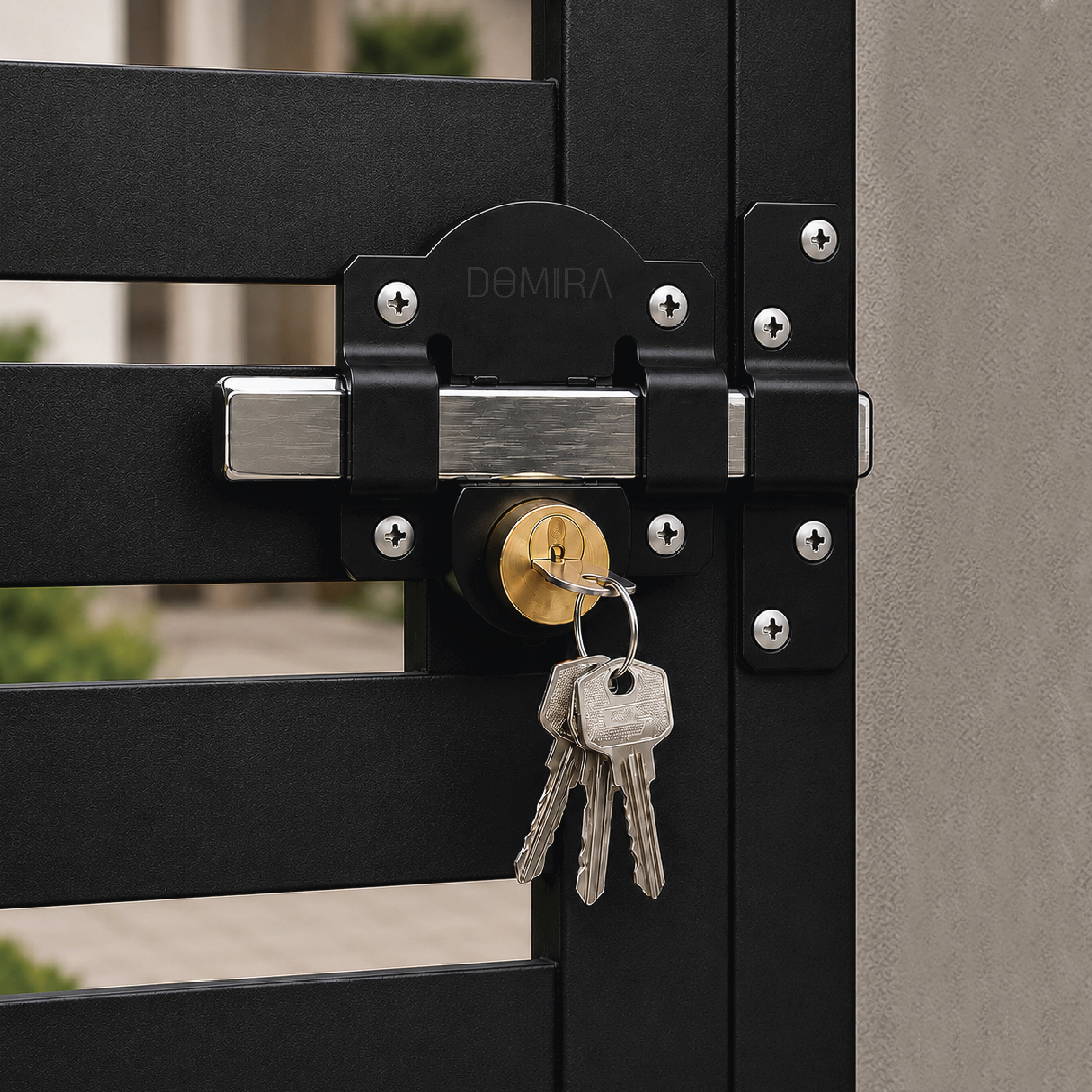 DOMIRA 50mm stainless steel gate lock
fitted to a metal driveway gate for reliable
weatherproof security.