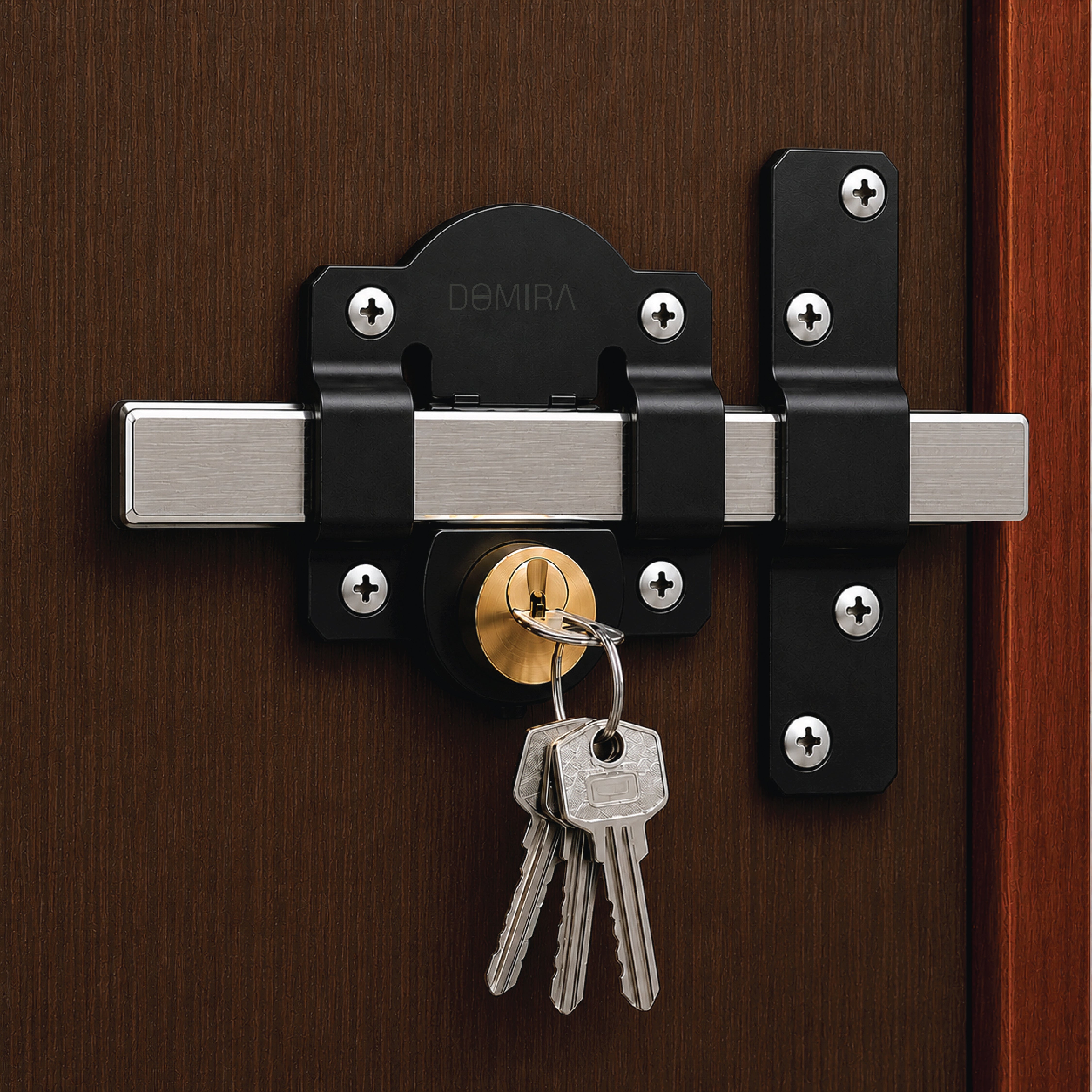 DOMIRA 50mm long throw gate lock
securing an outdoor shed door with heavy
duty stainless steel protection.