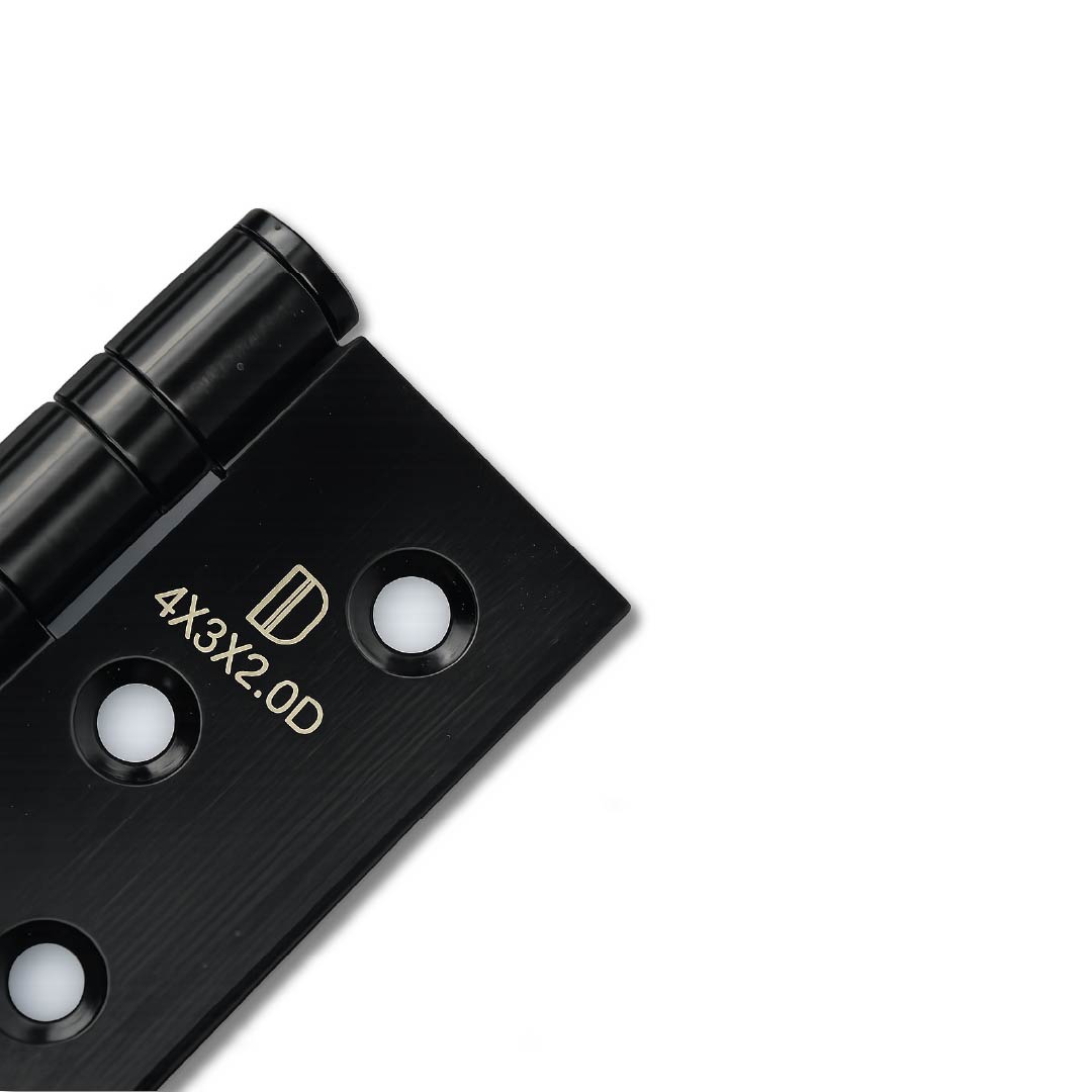Close-up image showing the robust
heavy-duty steel body and durable black
protective finish.