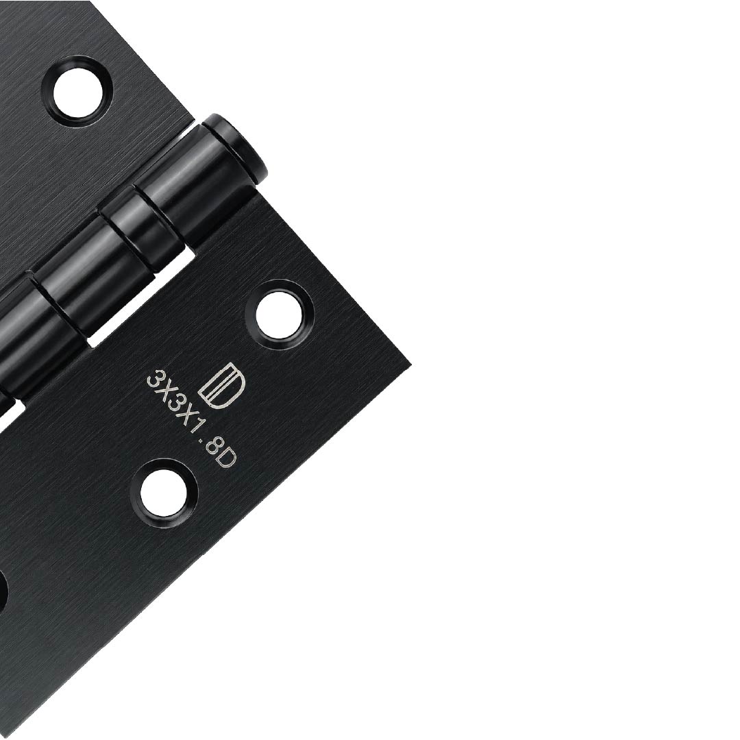 Detailed close-up of the heavy-duty steel
construction and durable black coated finish
on the DOMIRA door hinge.