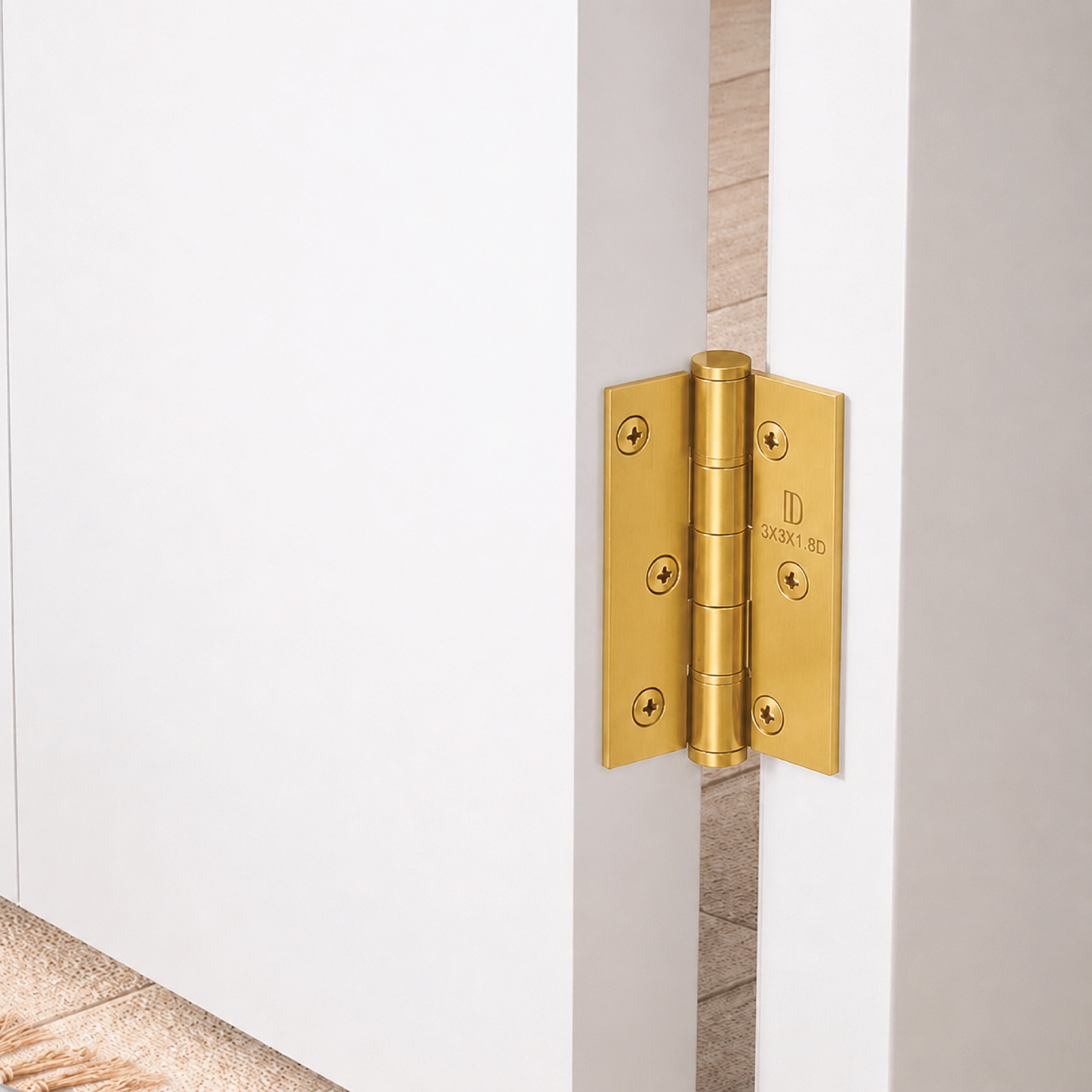 DOMIRA gold steel ball bearing door hinges
installed on an external timber door with
durable corrosion-resistant construction.