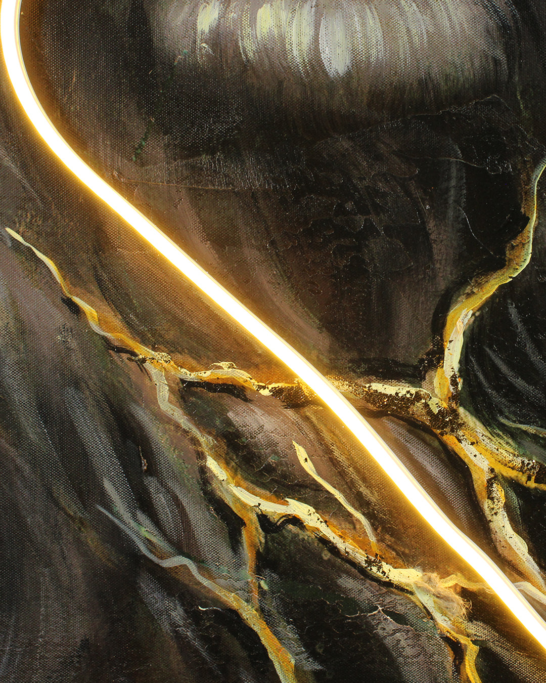 Without Fear illuminated lion wall art close-up of the LED and gold accents